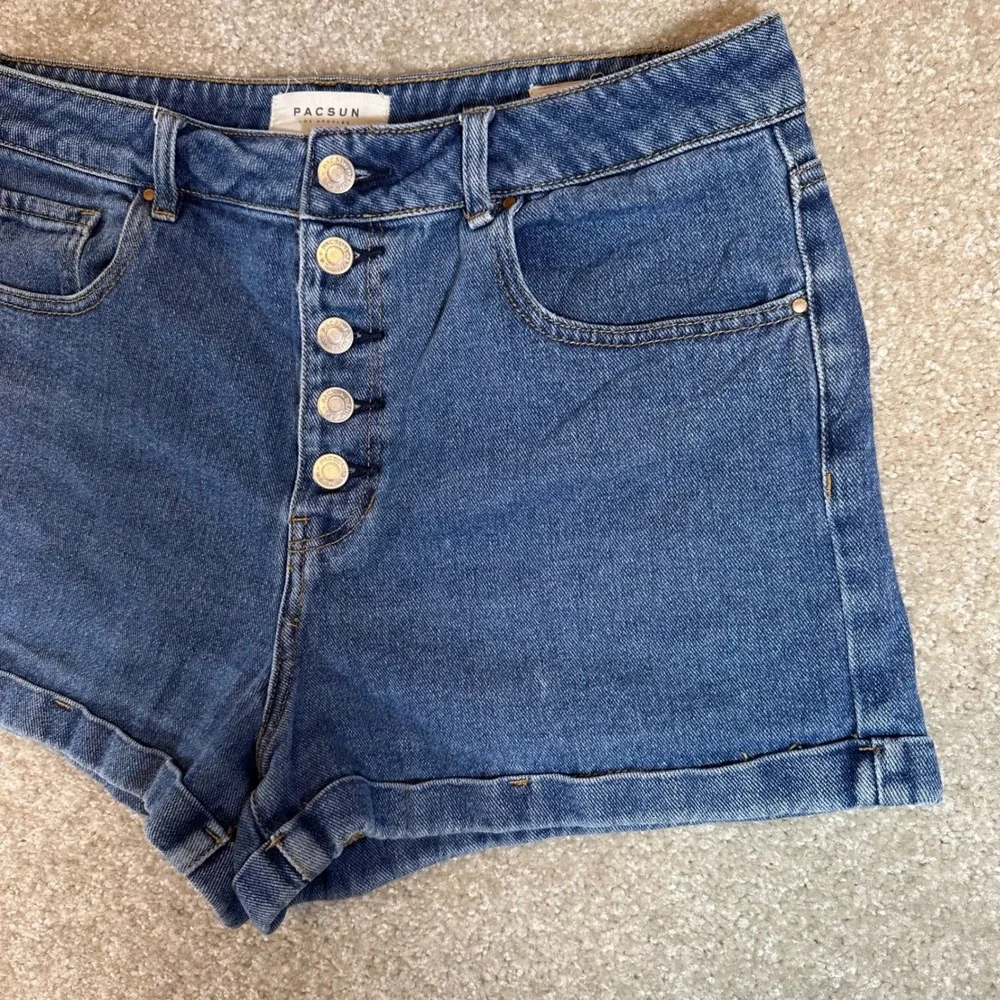 PacSun Mom Jean Shorts Button Fly Blue Denim High Waist Womens‎ Size 26 - Picture 2 of 5